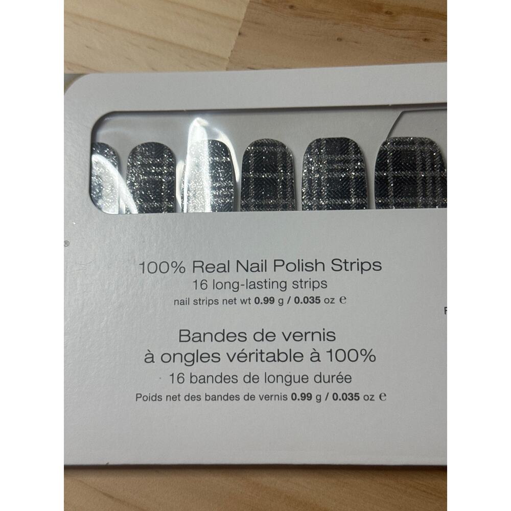 Color Street nail strip  in Plaid Reputation - 0114
